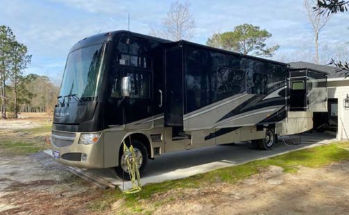 2015 Winnebago Adventurer 38Q